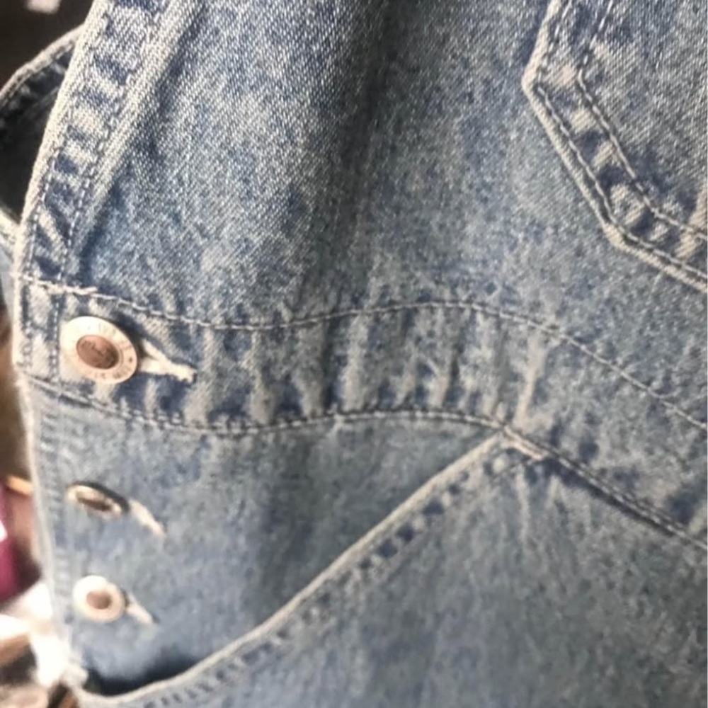 Silver tab overalls 
Levi’s large 
up to 44” to 46” waist
inseam 30”
Unisex
NWT - Picture 4 of 10